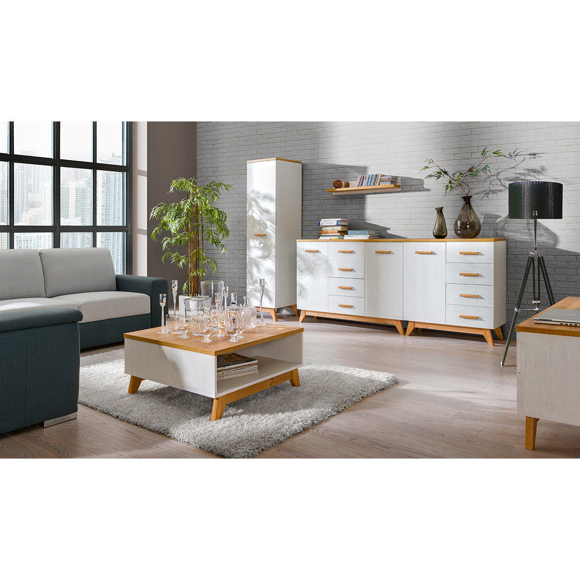 Vitrina Sven 2 vrata 85x40x185 bela/natur