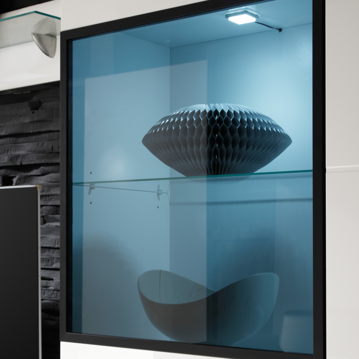 Hektor komoda 3 vrata + 3 fioke 137x37x81 cm bela / visoki sjaj bela