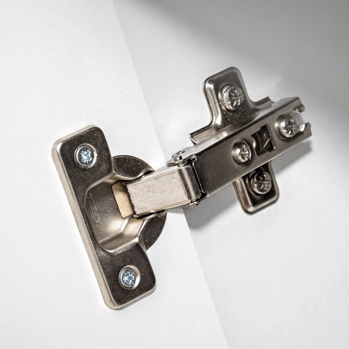 Vitrina Cross 4 vrata+1 otvor 70x40x195 cm bela/tamni hrast