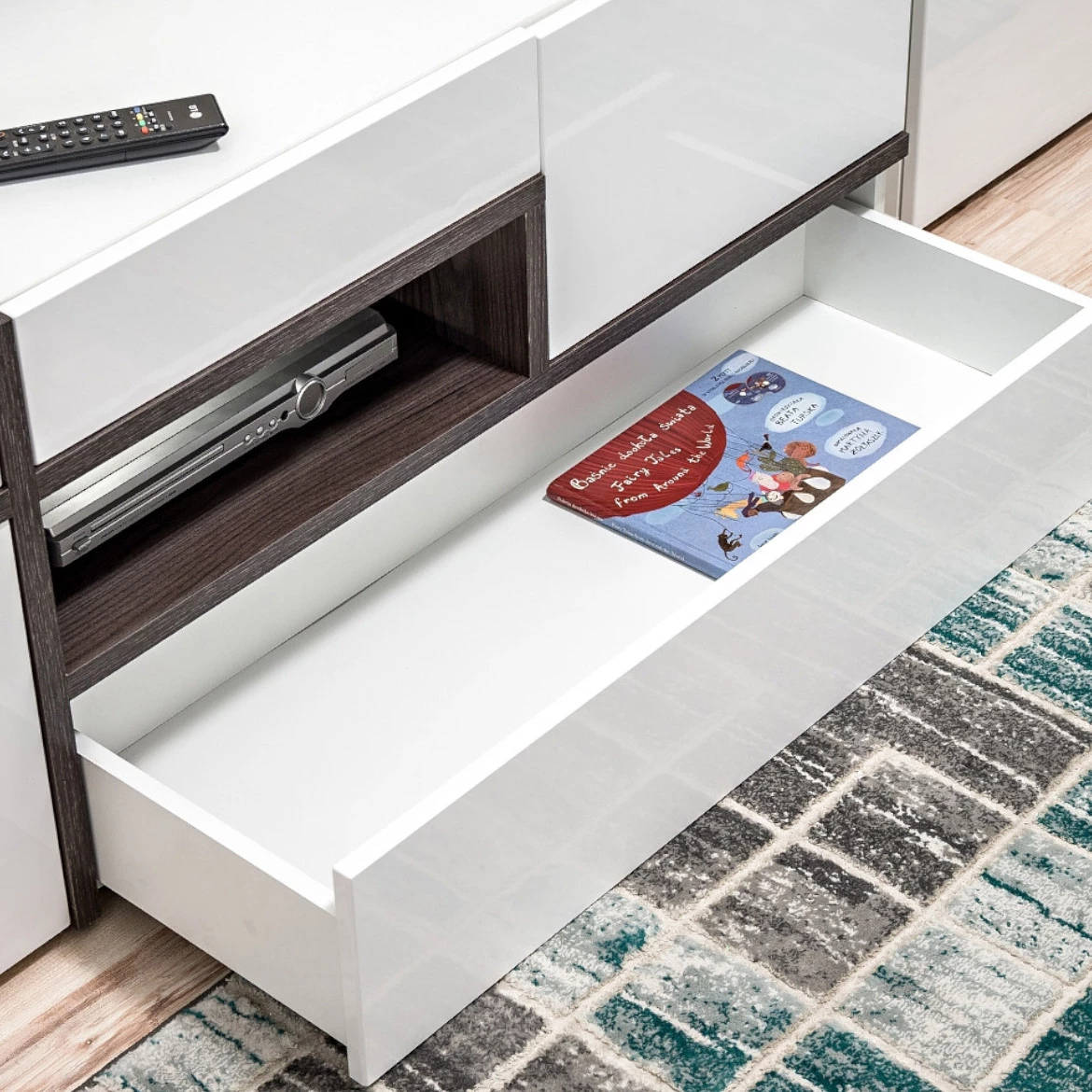 Vitrina Cross 4 vrata+1 otvor 70x40x195 cm bela/tamni hrast