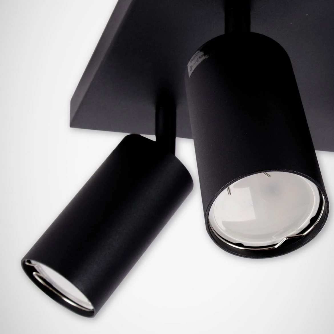 Reflektor Manam 4 crni