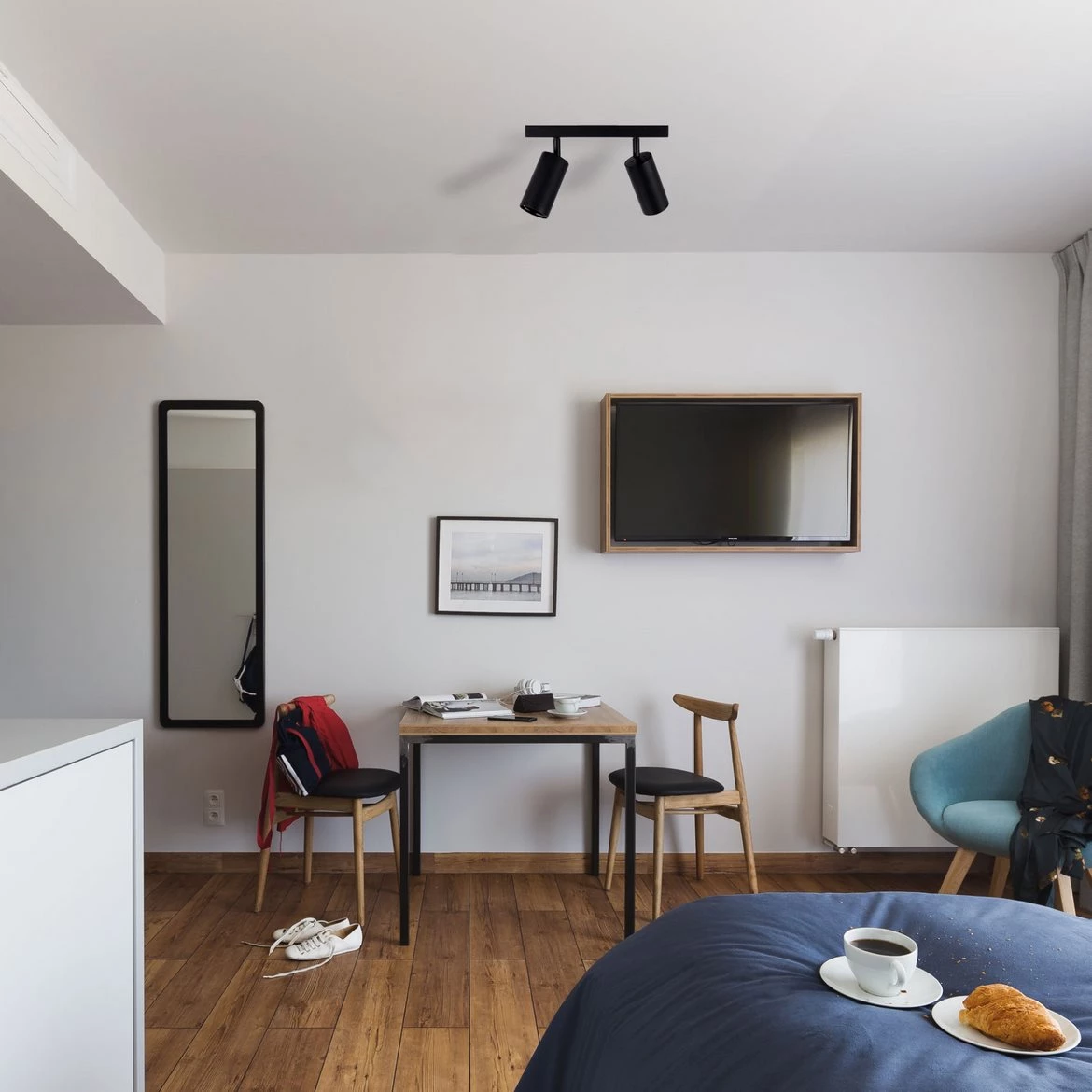 Reflektor Manam 2 crni