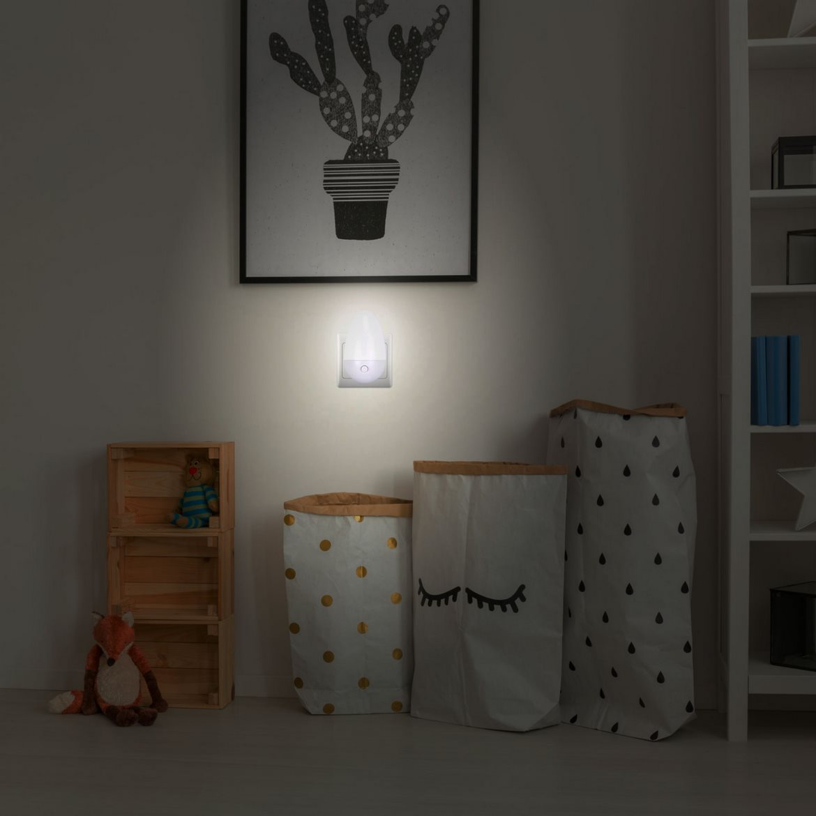 Zidna svjetiljka za uticnicu Egg LED bijela