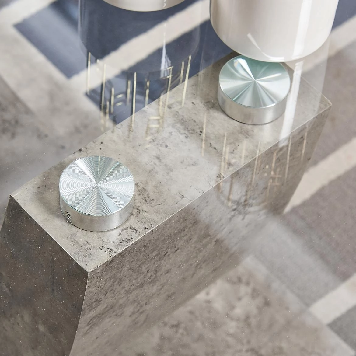 Klub sto Iron 110x60x43 cm beton/staklo