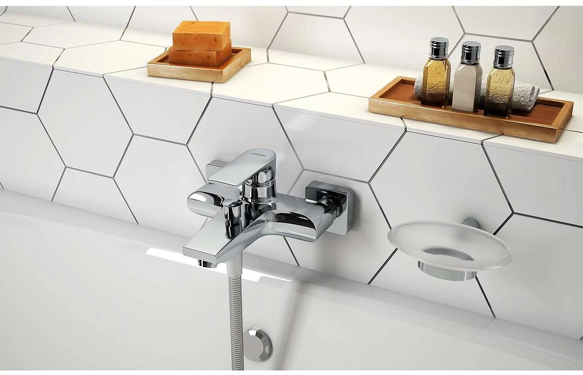 Algeo kvadratna zidna slavina za tuš