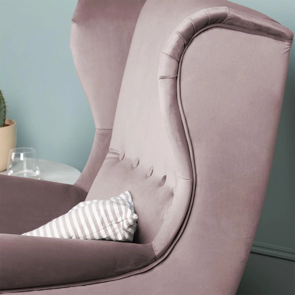 Royal Bluvel 91 / wenge fotelja