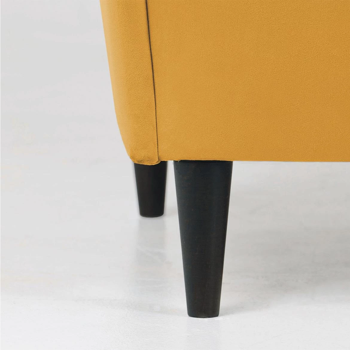 Royal Bluvel 68 / wenge fotelja