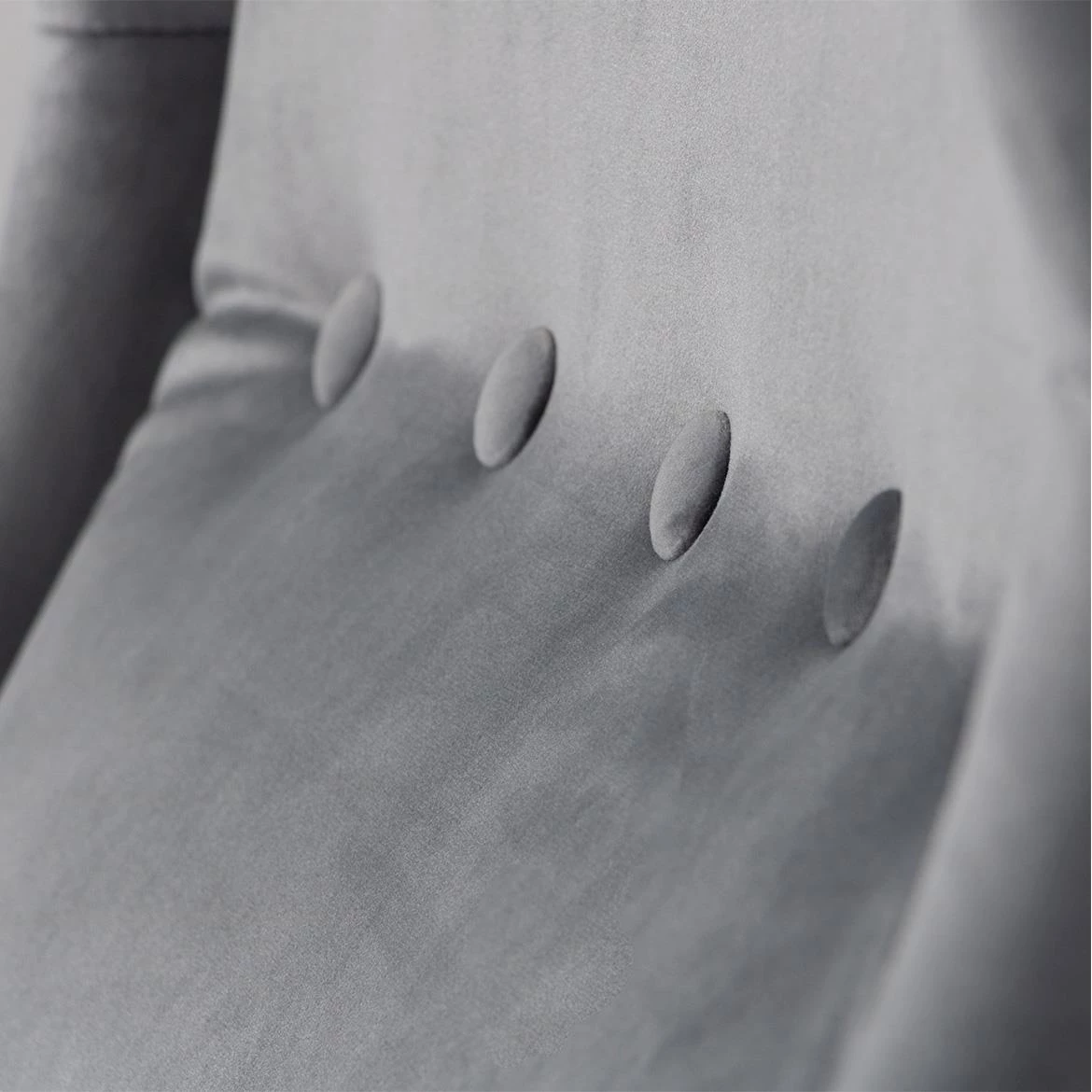 Royal Bluvel 14 / wenge fotelja