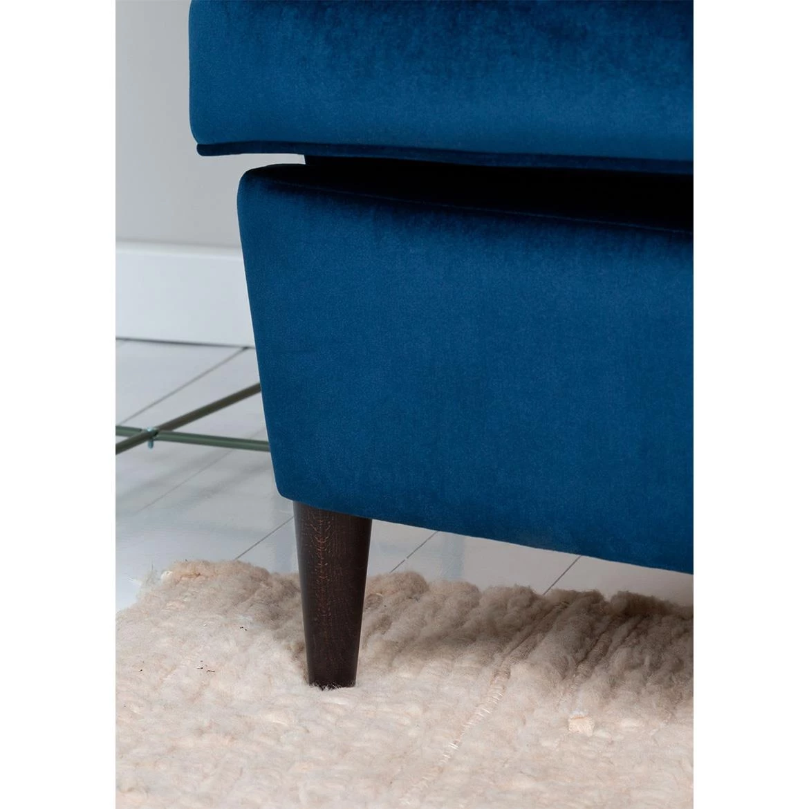 Royal Bluvel 86 / wenge fotelja