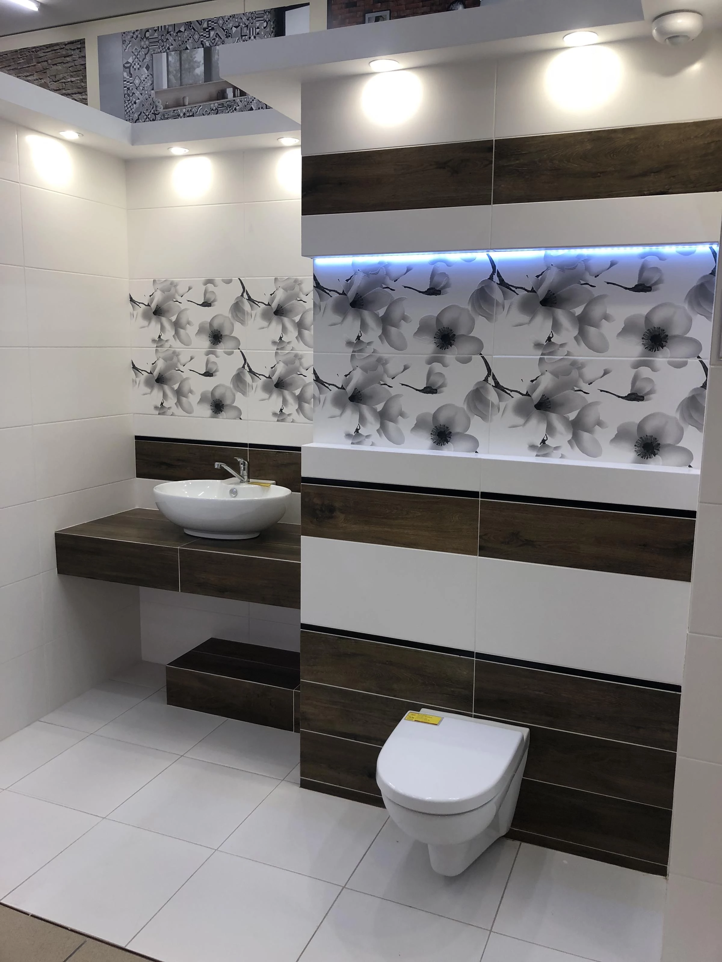 Terakota plocica  White satin 42/42