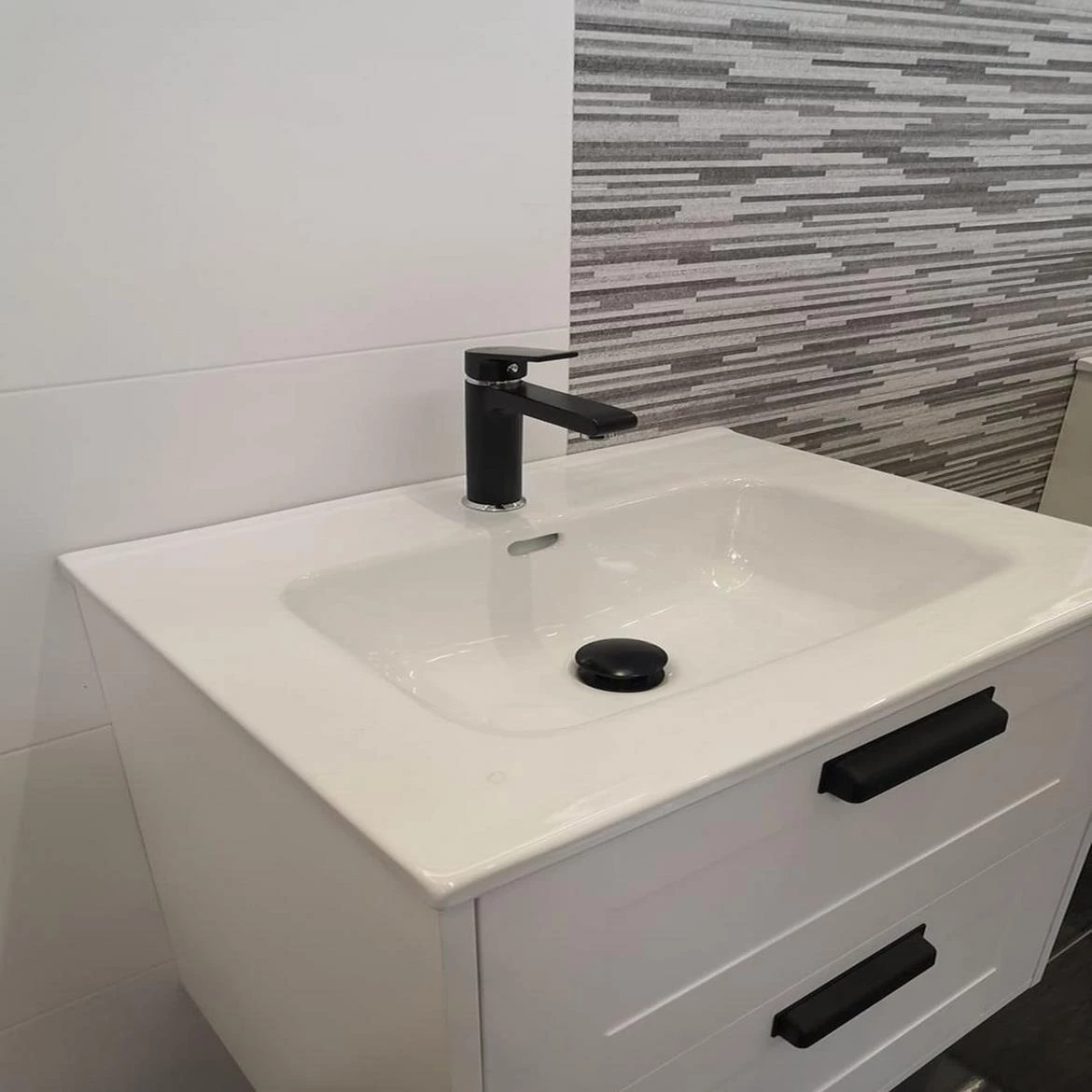 BATÉRIA UMYVADLOVÁ STOJANKOVÁ COLORADO CO128.0CMATC