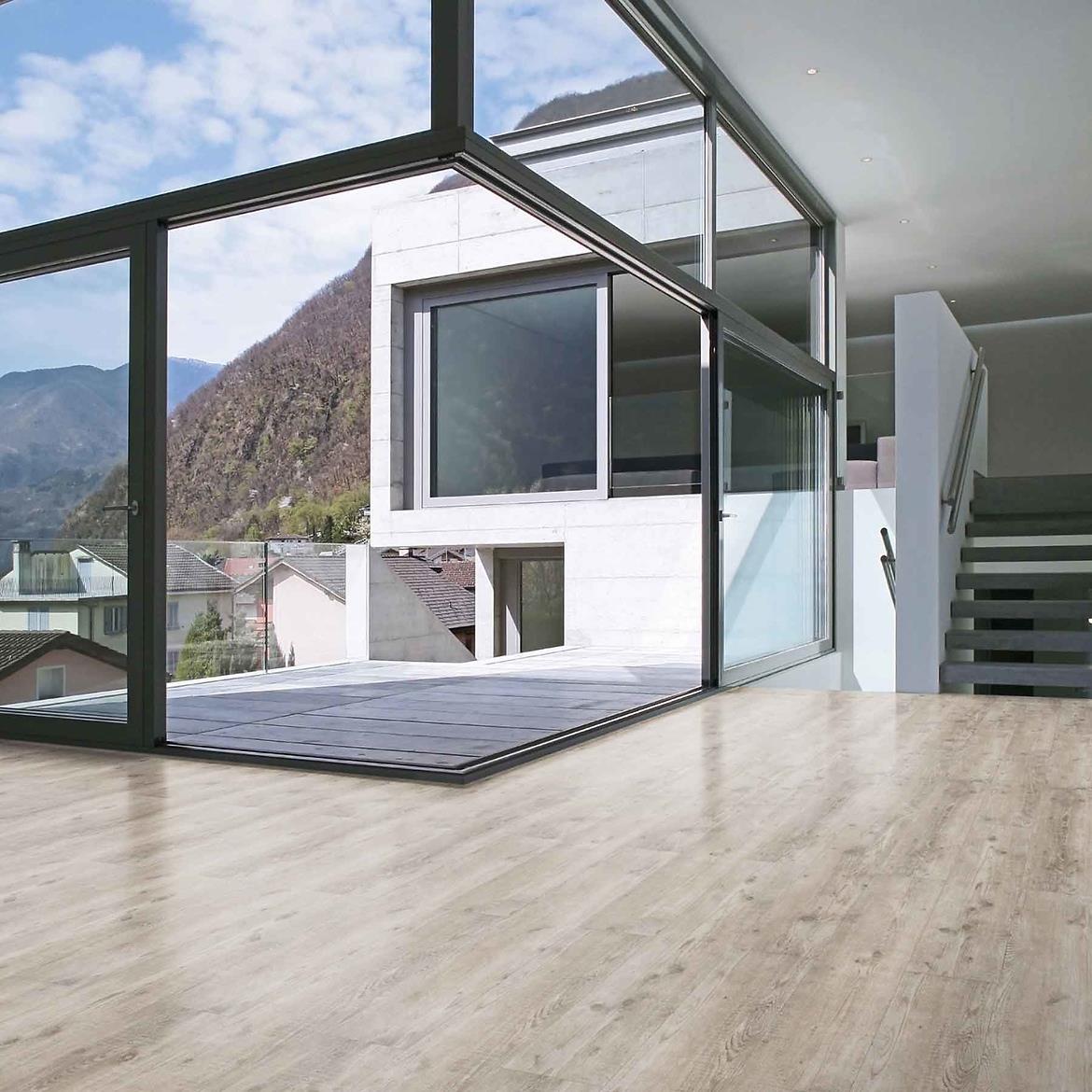 Laminat hrast Pinia Bordeaux 8mm AC4 Villa WR 55066