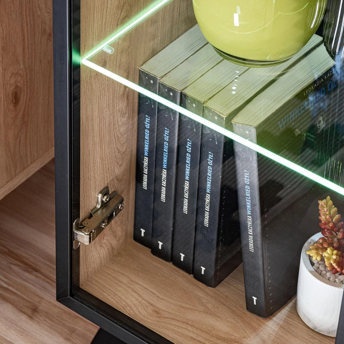 Liam  Hjz Lm Wsn vitrina 90x40x102 cm natur/crna