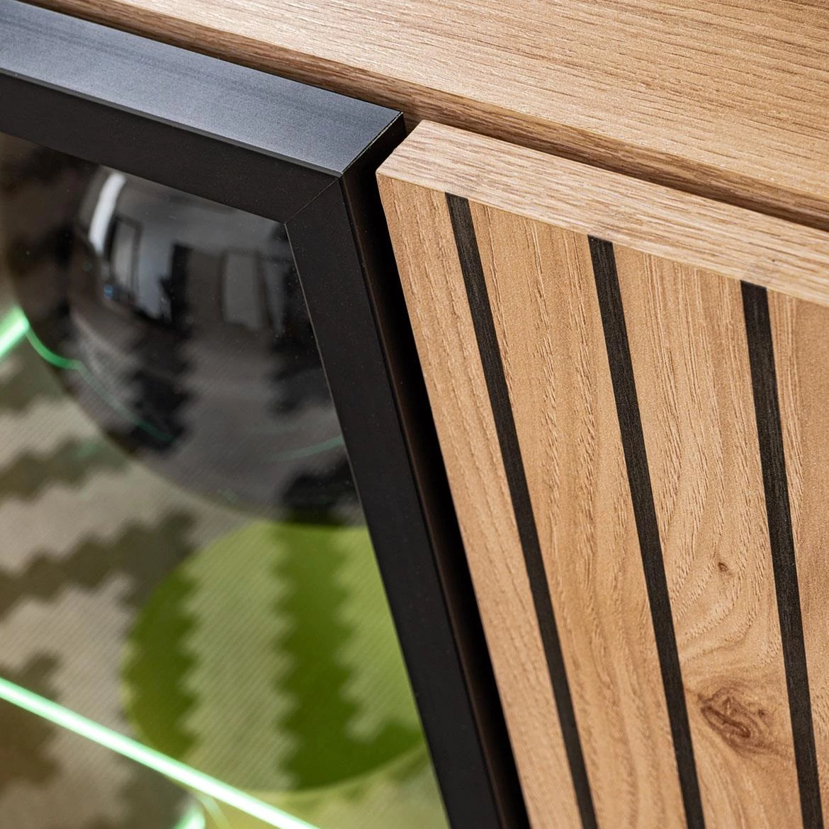 Liam  Hjz Lm Wsn vitrina 90x40x102 cm natur/crna