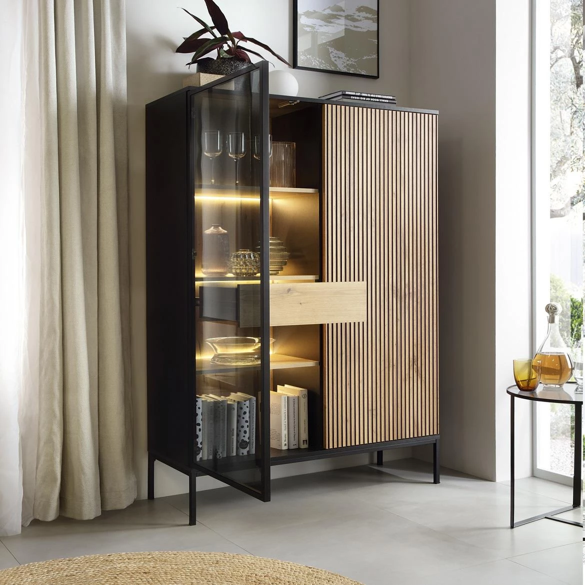 Sento WTSZ104 vitrina 2 vrata 104x39x166 cm crna/natur (wotan hrast)