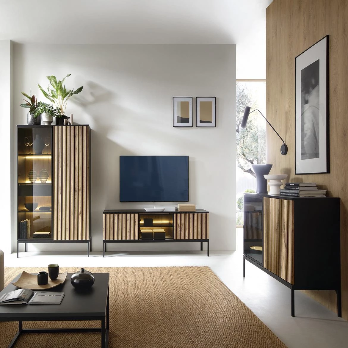 Sento WTSZ104 vitrina 2 vrata 104x39x166 cm crna/natur (wotan hrast)