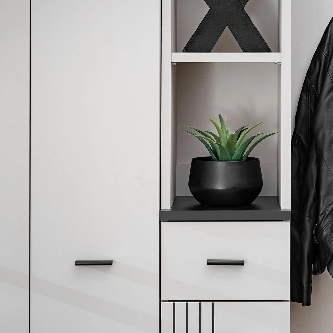 Hugo Cc Hg B+C polica 30x32x203 kašmir bež/crna