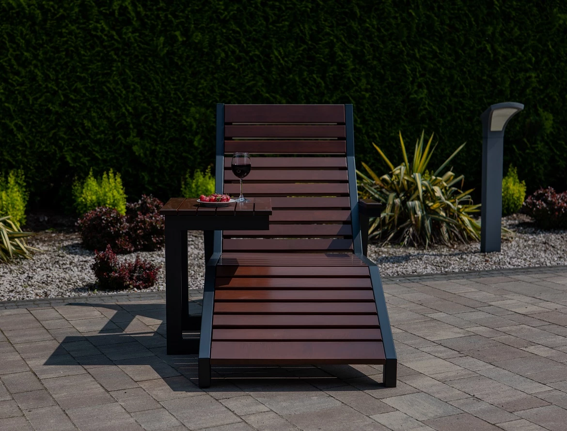 Baštenski stocic 43x43x57 cm, ružino drvo