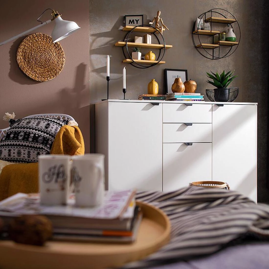 Duerto komoda135x40x95 bela