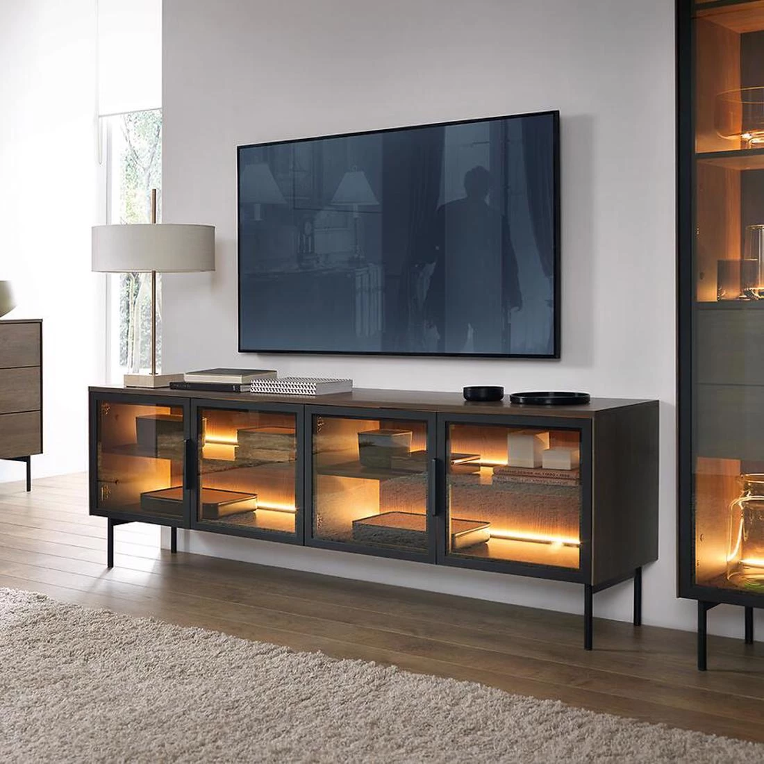 Lumi TV stalak + Led 181,3x39,3x82,6 crni