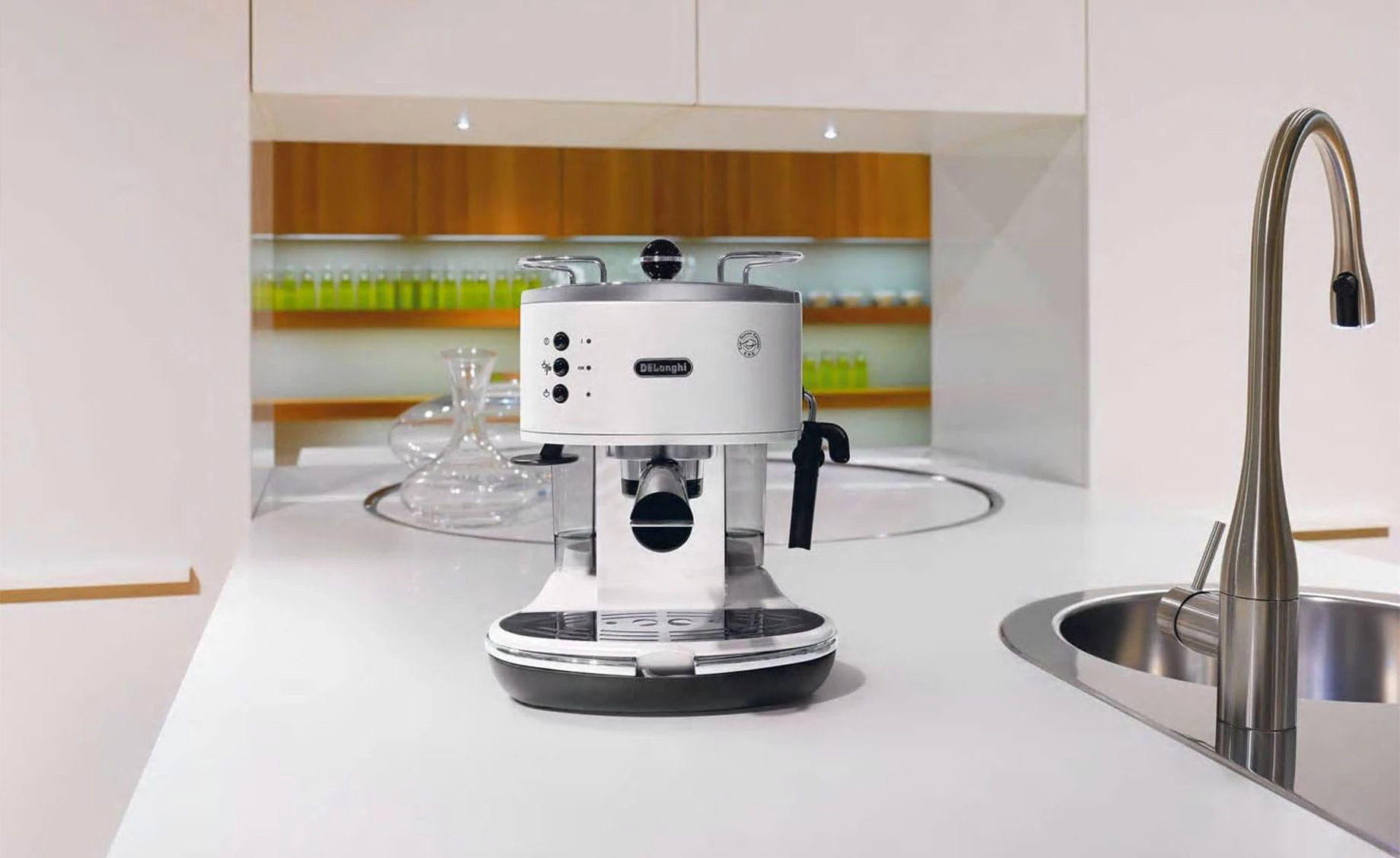 De Longhi ECO 311.W aparat za espresso kavu