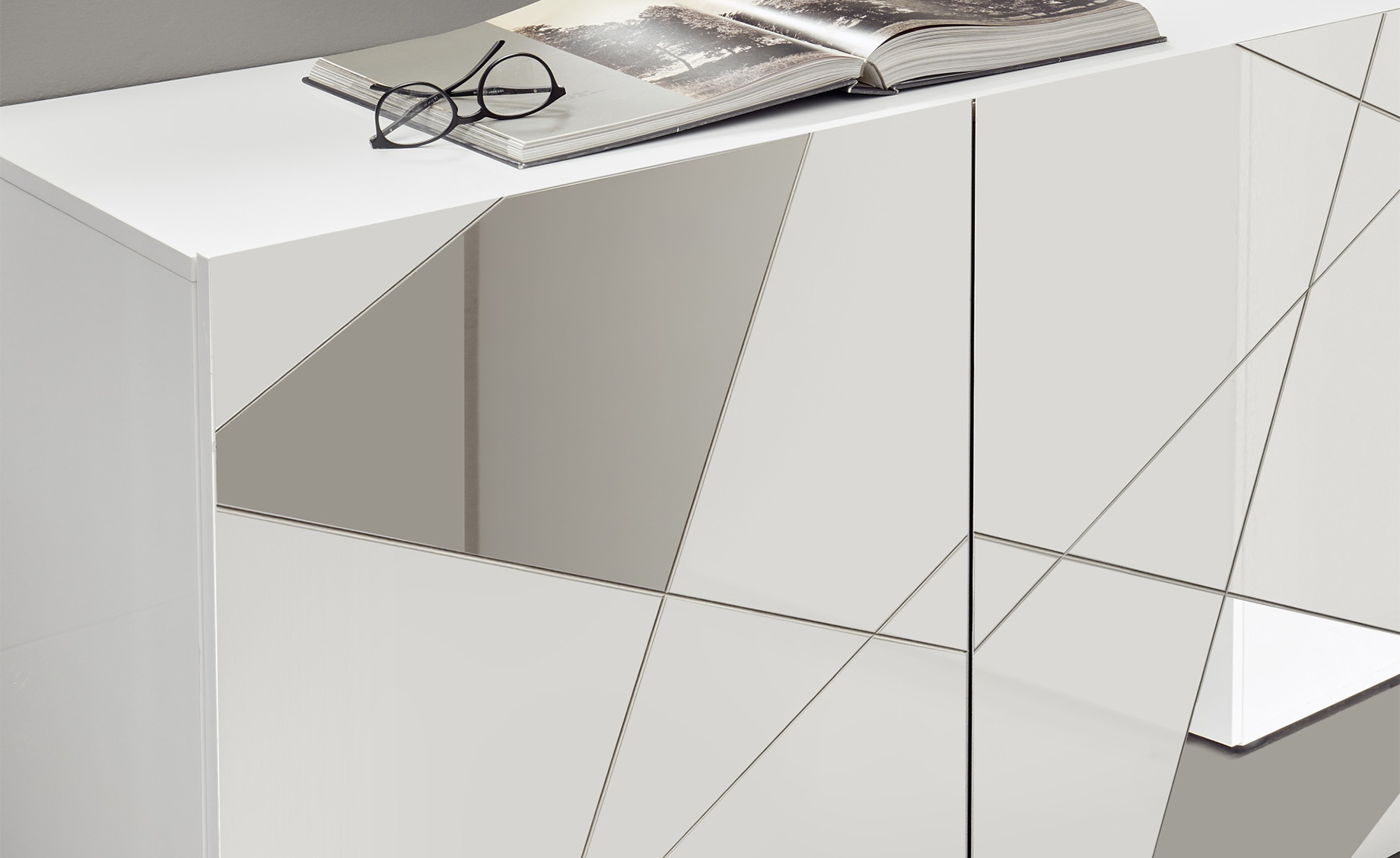 Vittoria komoda 3 vrata 181x42x84 cm