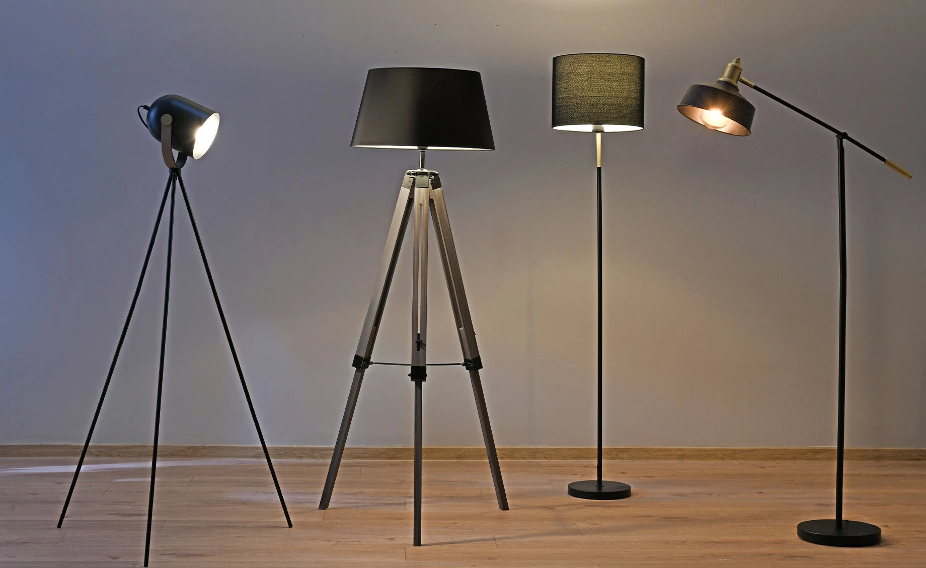 Podna lampa Athanasi