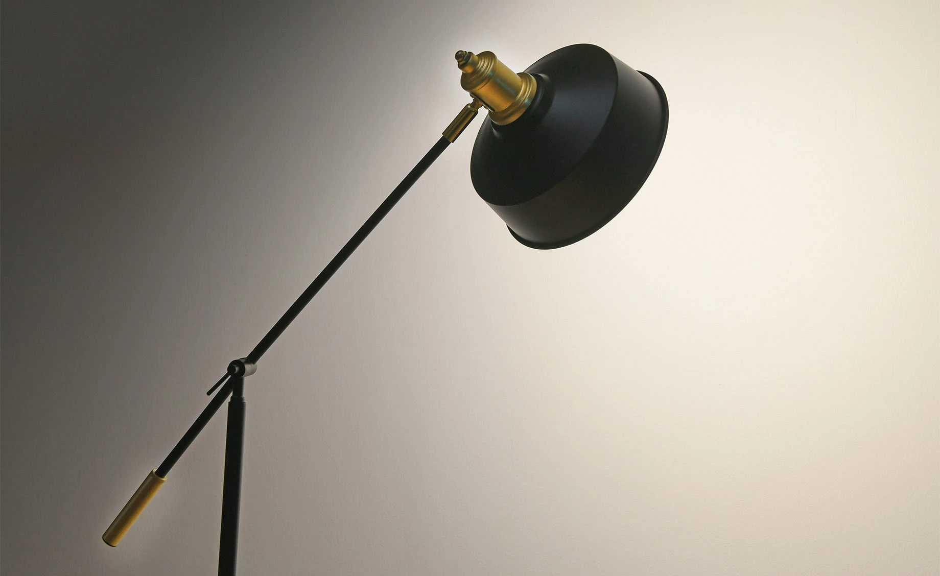 Podna lampa Athanasi