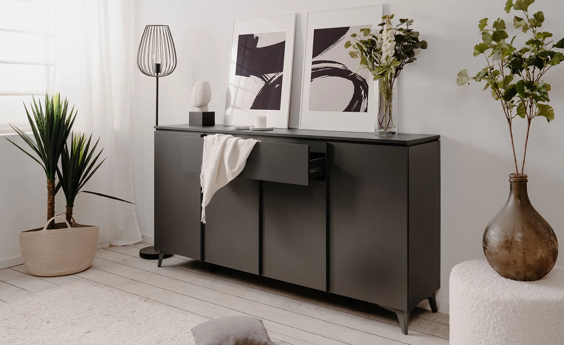  Bertrix komoda 4 vrata + 1 fioka 177x40x92 cm antracit