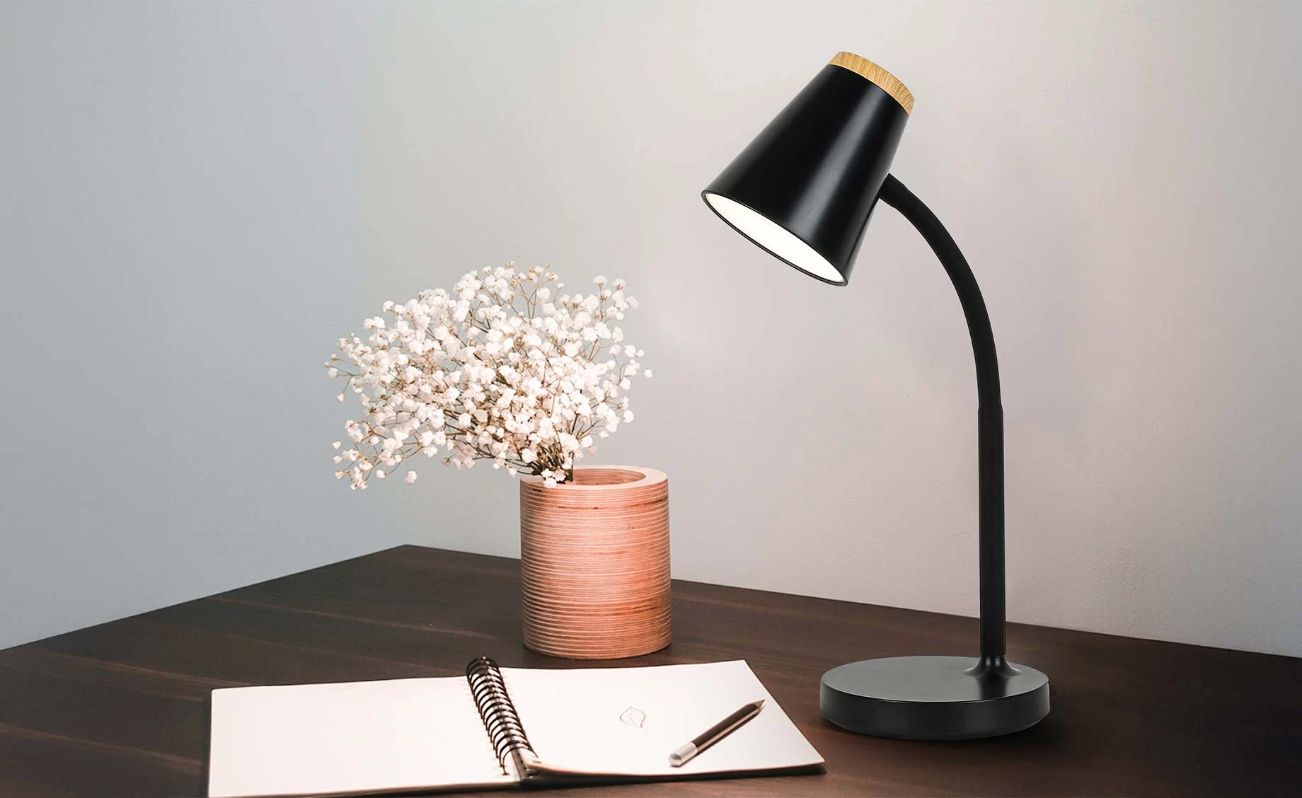 Stona lampa Larry LED crna