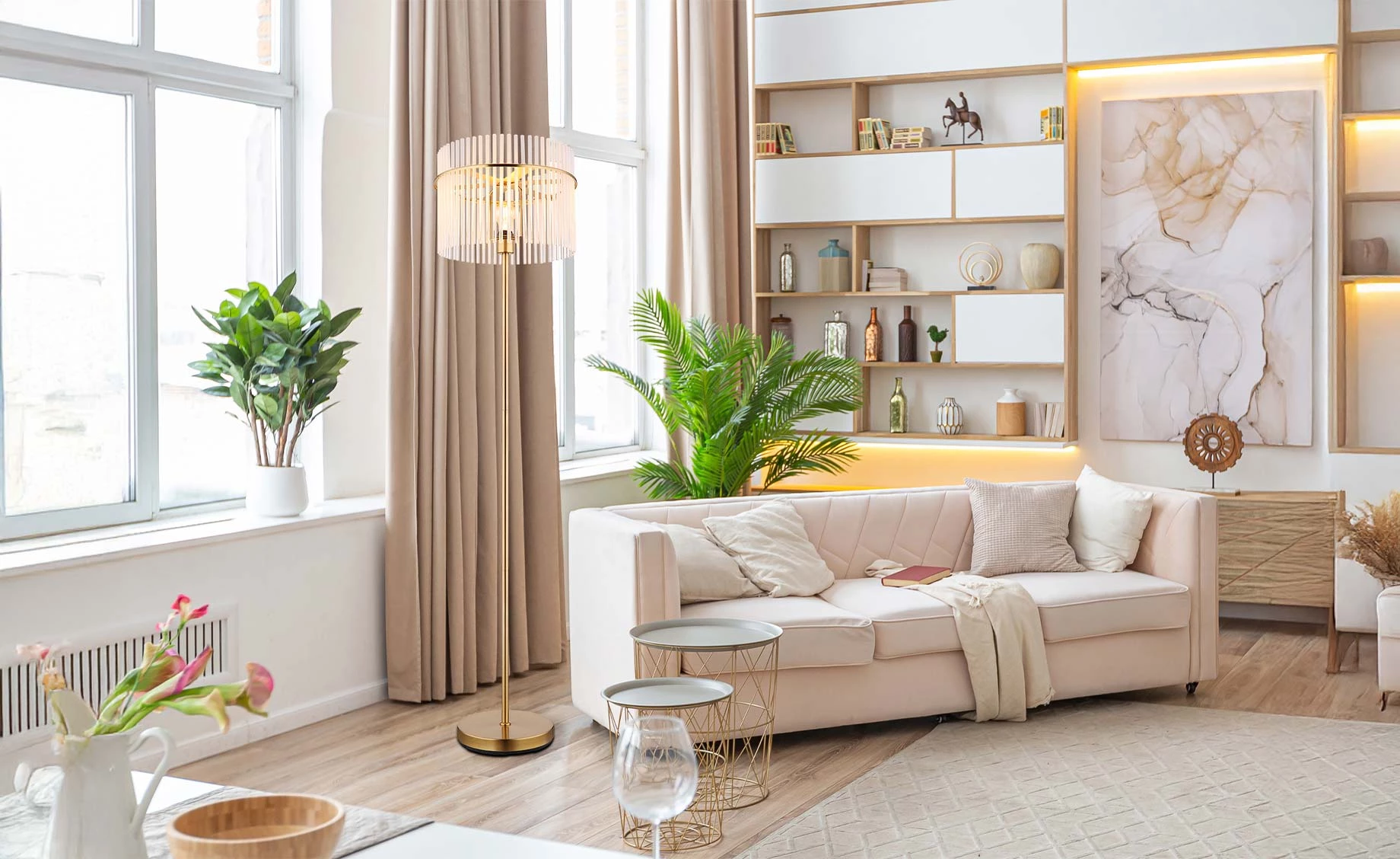 Podna lampa Gorely zlatna