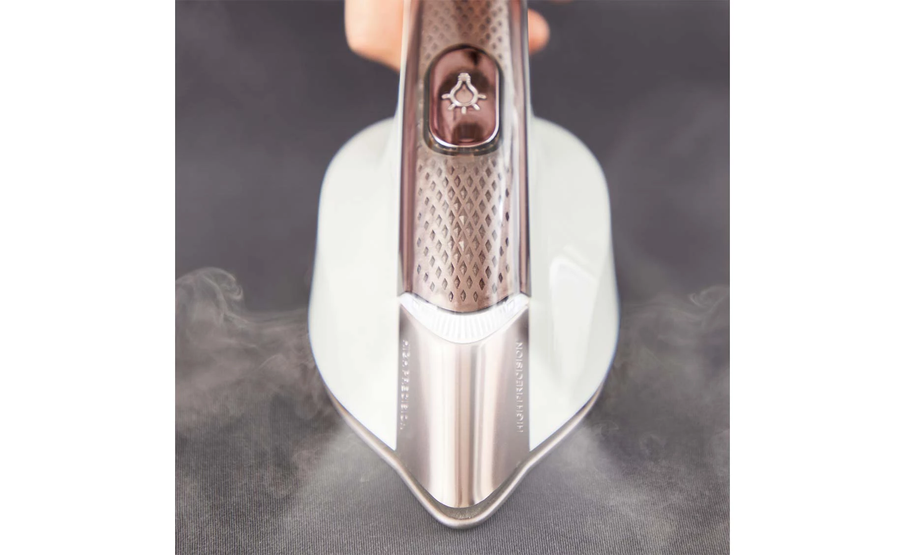 Tefal QT1811E0 pegla za vertikalno peglanje