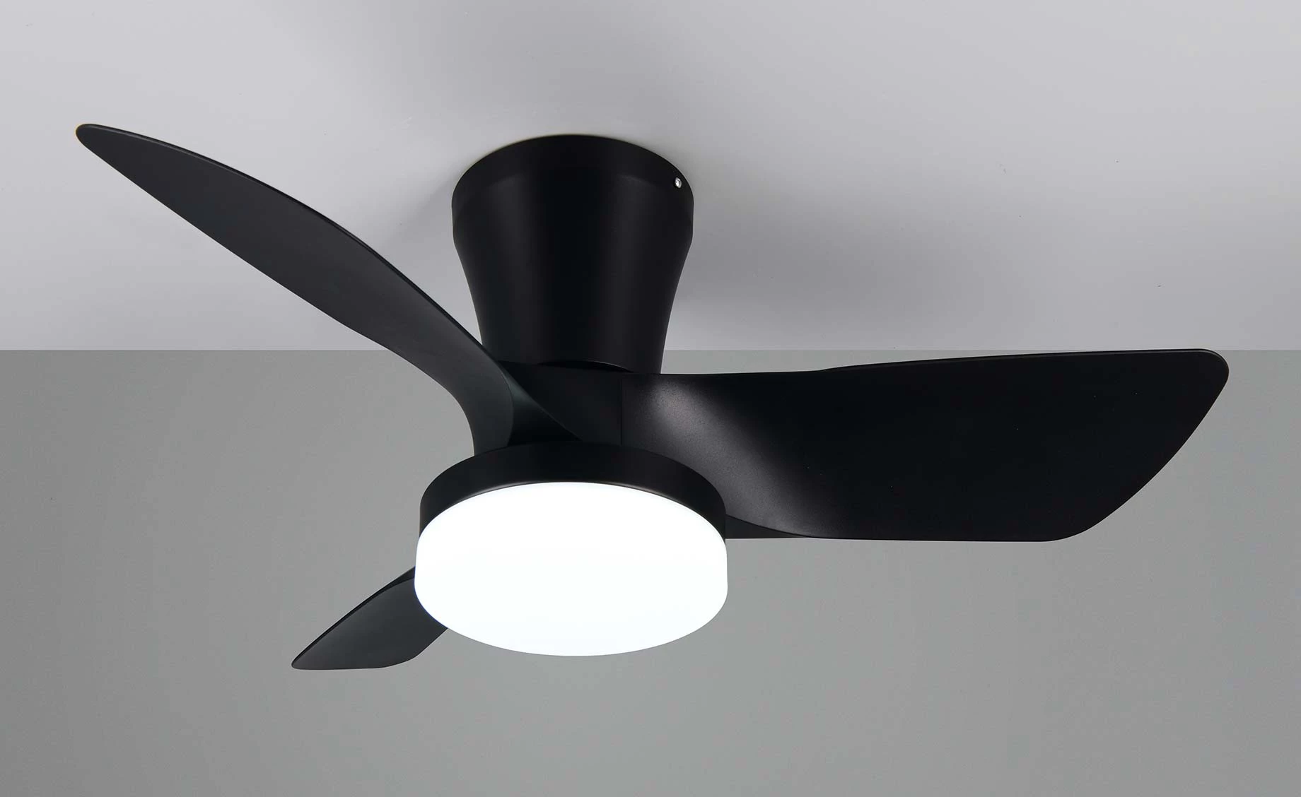 Stropni ventilator rowena led crni