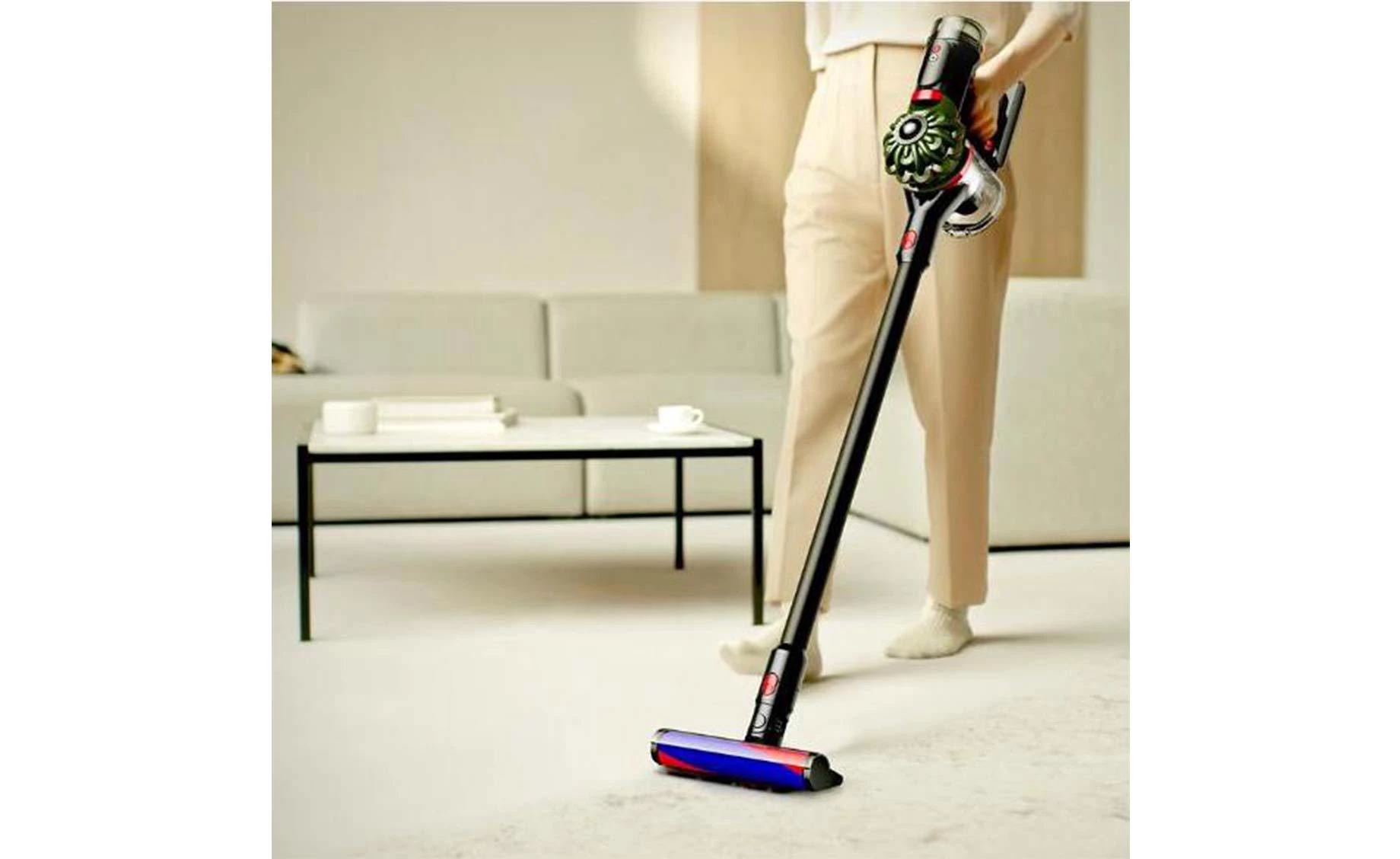 Dyson V8 Cyclone Fluffy  štapno baterijski usisavač